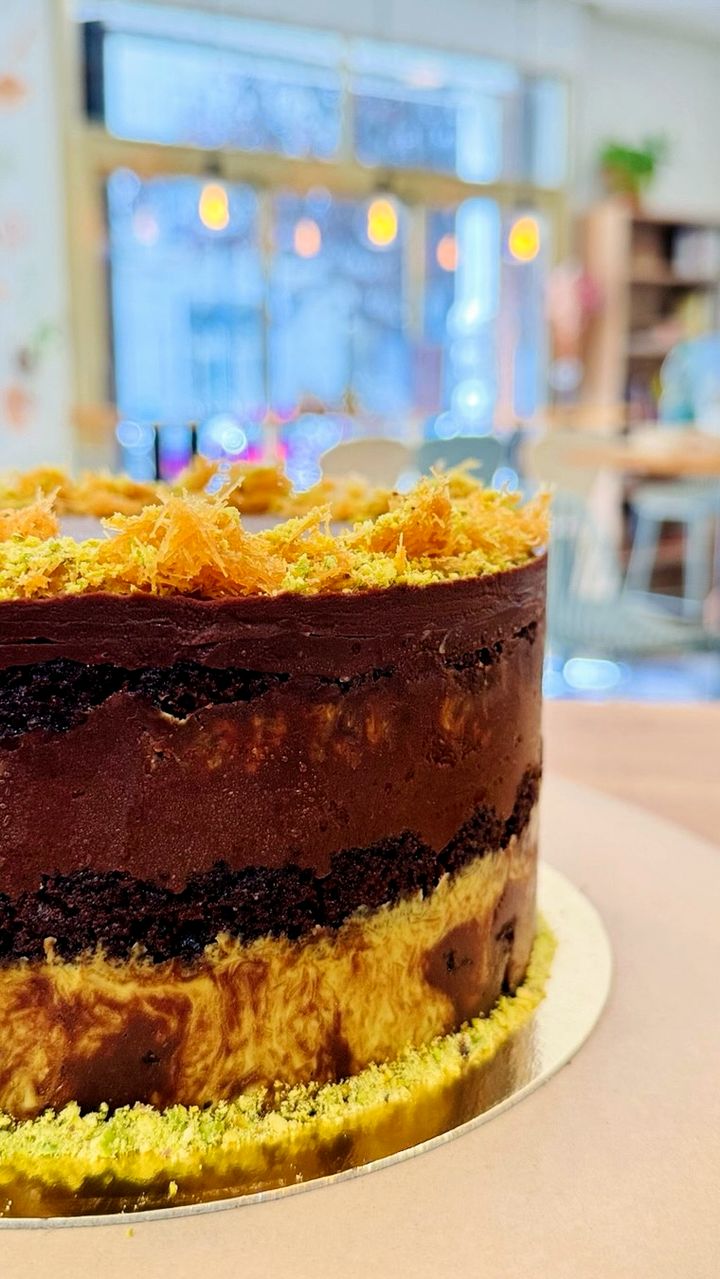 Tarta Chocolate Dubái: capas de chocolate intenso y pistacho